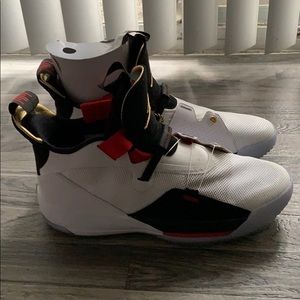Jordan XXXIII Future of Flight Size 13